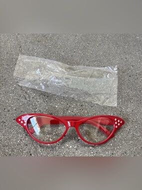 Red rhinestone Cat-Eye 50’s Halloween glasses
